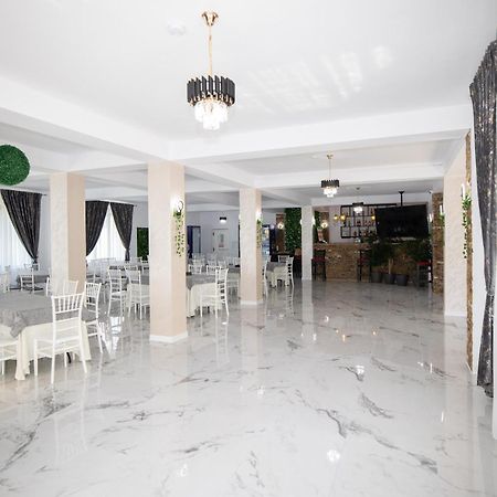 Rem Garden Hotel Novaci-Străini Exterior foto