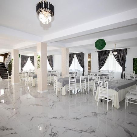 Rem Garden Hotel Novaci-Străini Exterior foto