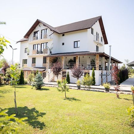 Rem Garden Hotel Novaci-Străini Exterior foto
