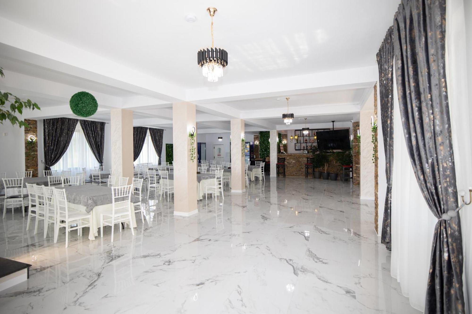 Rem Garden Hotel Novaci-Străini Exterior foto