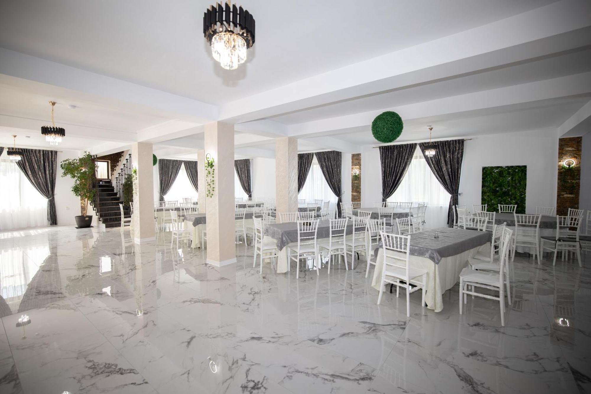 Rem Garden Hotel Novaci-Străini Exterior foto